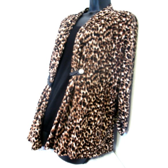 Notations Cardigan with Black cami under, Animal Print design, Size Large - Picture 4 of 10